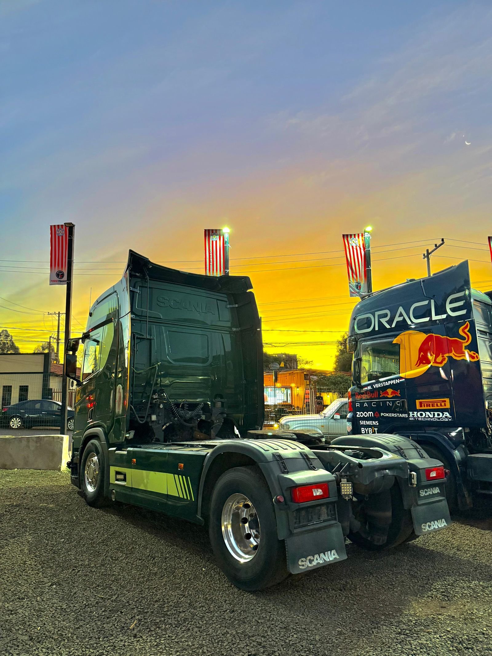 Scania importada por IZ Negocios al atardecer en Ciudad del Este
