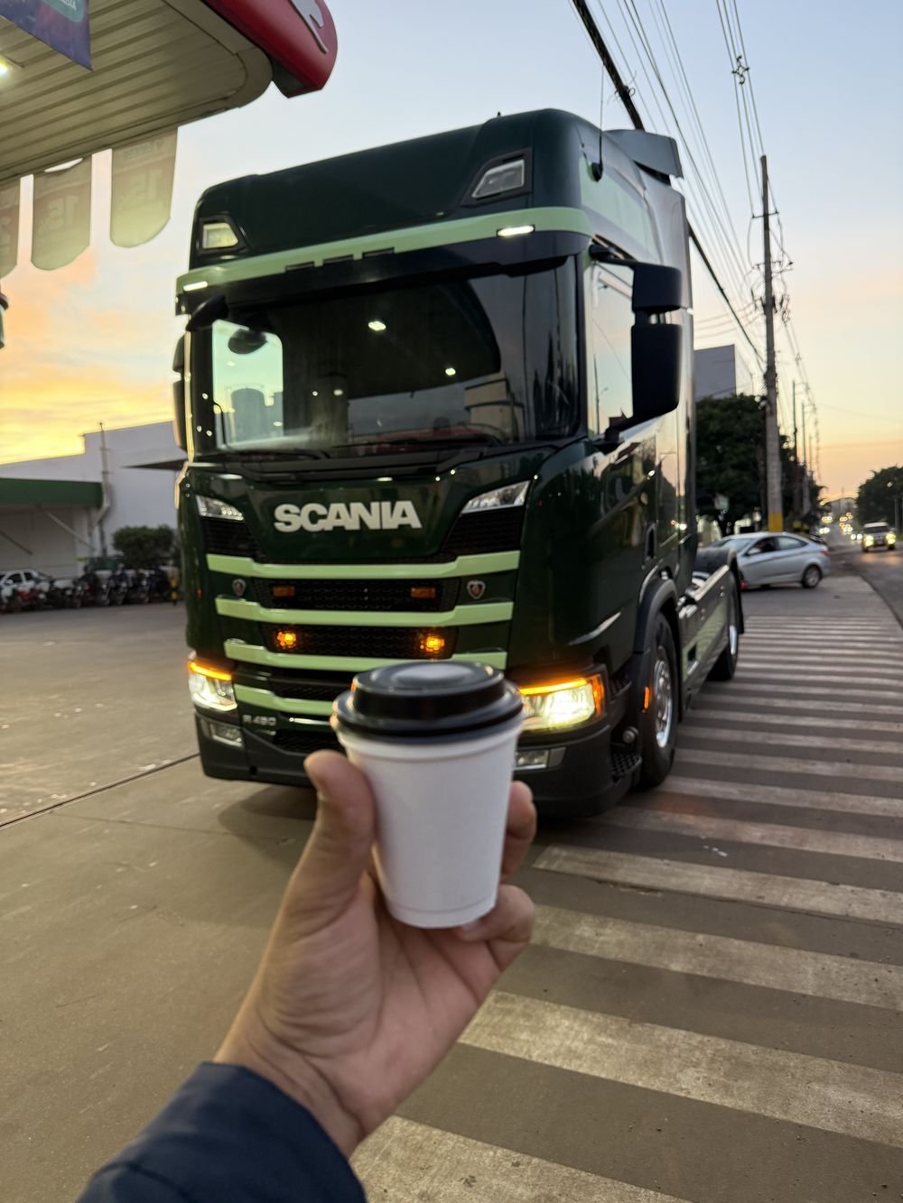 Scania al atardecer